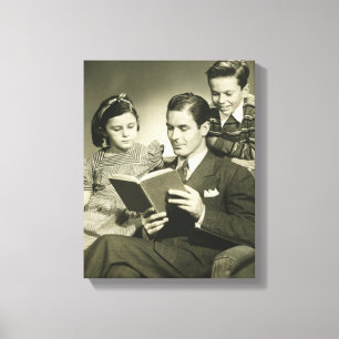 Vader leest zoon voor canvas afdruk