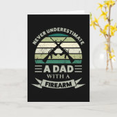 Vader met een vuurwapen Fun cadeau Vaderdag Mannen Kaart (Gele Bloem)