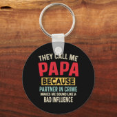 Vader &#; s Day Papa Partner in Misdaad Grappige V Sleutelhanger (Voorkant)