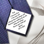 Vader van de bruid geschenk van de bruid stropdas<br><div class="desc">Op uw trouwdag, herinneringen met uw vader over de schattige kleintje hij eens was door hem dit gepersonaliseerde vader-van-de-bruid stropdas met een gepersonaliseerde boodschap met jouw naam en trouwdatum. Voer de naam en datum in die in een aangepaste sectie moeten worden afgedrukt. Als alternatief, verras hem met dit lieve gebaar...</div>