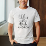 Vader van de bruid Zwart Gepersonaliseerde bruilof T-shirt<br><div class="desc">Bruiloft Vader van de bruid shirt beschikt over moderne zwart wervelende kalligrafie script schrijven met elegante aangepaste voornaam tekst die u kunt personaliseren. Zie onze coördinerende bruidsfeestjes design!</div>