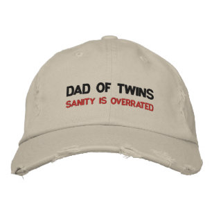 VADER VAN EEN TWEELING; GEZOND VERSTAND WORDT OVER GEBORDUURDE PET