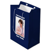Vader van het Jaar Aangepaste Foto Papa Medium Cadeauzakje (Voorkant Gekanteld)