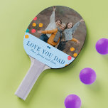 Vaderdag aangepaste foto en tekst hou van je vader tafeltennisbatje<br><div class="desc">Kleurrijke rode,  groene en geel-oranje vallende ballonnen op een pastelblauwe achtergrond,  je aangepaste foto en tekst maken een schattig  aandenken cadeau voor je vader!             Personaliseer het met je foto en tekst!</div>