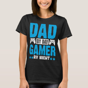 Vaderdag gaming vader tegen dag gamer bij nacht t-shirt
