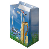 Vaderdag-golftas met kogel in gras medium cadeauzakje (Voorkant Gekanteld)