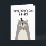 Vaderdag Kaart voor Zaide<br><div class="desc">Vaderdag voor Zaide. Als je je grootvader Zaide in plaats van opa noemt, is deze Vaderdag kaart perfect voor hem. (Zaide betekent grootvader in het Jiddisch.) Jouw zide zal van deze Vaderdag kaart houden... een schattige, moderne Scandinavische grijze, bruine en roomkleurige teddybeer met de tekst: "Happy Vaderdag, Zaide!" Maak deze...</div>