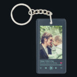 Vaderdag pa Custom Photo Cool Music Player Sleutelhanger<br><div class="desc">Een persoonlijke Vaderdag gave voor je vader om Vaderdag te vieren. Of het nu gaat om een nieuwe vader, stiefvader, oude en klassieke vader, of vader, de aangepaste tekstfunctie zal je bedekken. U kunt de tekst in uw gewenste formulering veranderen en uw eigen douanefoto uploaden. Haal iets gedenks en speciaals...</div>