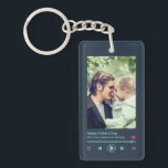 Vaderdag pa Custom Photo Cool Music Player Sleutelhanger<br><div class="desc">Een persoonlijke Vaderdag gave voor je vader om Vaderdag te vieren. Of het nu gaat om een nieuwe vader, stiefvader, oude en klassieke vader, of vader, de aangepaste tekstfunctie zal je bedekken. U kunt de tekst in uw gewenste formulering veranderen en uw eigen douanefoto uploaden. Haal iets gedenks en speciaals...</div>