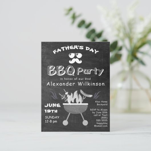 Vaderdag Rustic Chalkboard BBQ Uitnodiging (Staand voorkant)