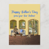 Vaderdag van bontbaby's, Man op de bank met kat Briefkaart (Voorkant)