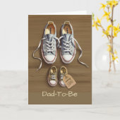 Vaderdag voor papa om Baby-schoenen op de vloer te Kaart (Gele Bloem)