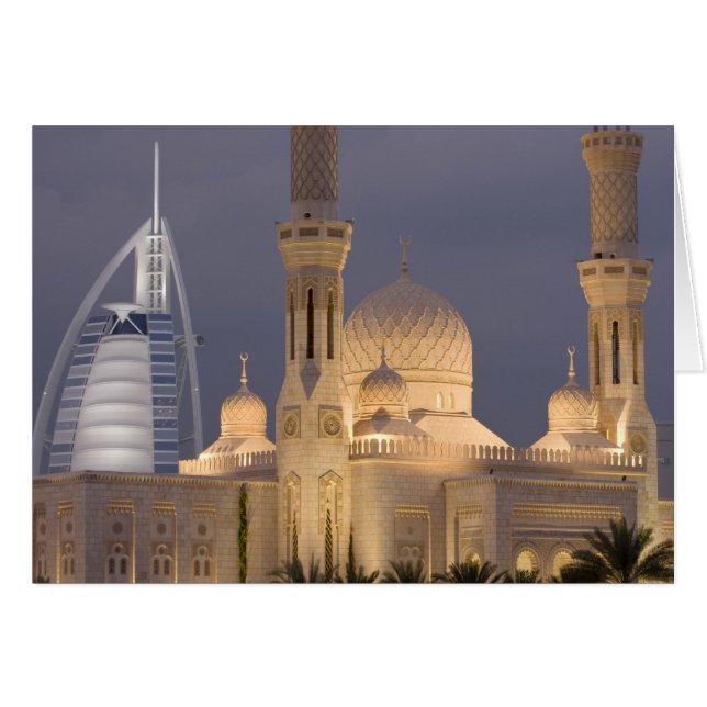 VAE, Dubai. Moskee 's avonds met Burj al Arab (Voorkant Horizontaal)
