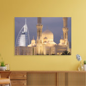 VAE, Dubai. Moskee 's avonds met Burj al Arab Canvas Afdruk (Insitu (Woonkamer))