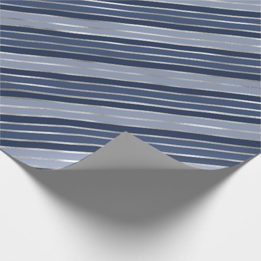 Vakanenblauw en zilveren kerststrepen cadeaupapier (Hoek)