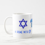 Vakankerst en hanukkah Humor Koffiemok<br><div class="desc">Een leuke vakantie-mok met een gevoel van humor maakt een leuk cadeau voor huizen die religies combineren: joods en Christelijk, Hanoeka en Kerstmis. De ster van David zegt een thuis met OY en de kerstman zegt een thuis met JOY. Cadeauverpakking in coördinerende kleuren van deze religieuze feestdagen bevindt zich in...</div>