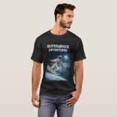 Vakantie astronaut surfen in de ruimte boven de aa t-shirt (Voorkant volledig)