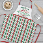 Vakantie Bakken Team Kerst Cookie Party Gestreept Schort<br><div class="desc">Vier de tijd samen thuis in de keuken met een op maat gemaakt rood & groen gestreept Holiday Baking Team schort. Alle tekst op deze sjabloon is eenvoudig aan te passen. Het ontwerp is voorzien van rode, groene en witte verticale strepen, schattige hulstbladeren en bessen, deegroller, familienaam en optionele grappige...</div>