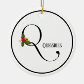 Vakantie Holly Monogram Letter Q gepersonaliseerd Keramisch Ornament (Voorkant)