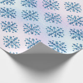 Vakantie - Ice Blue Snowflakes Iridescent Faux Foi Cadeaupapier (Hoek)