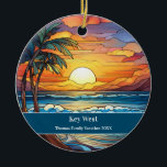 Vakantie in Key West Beach Keramisch Ornament<br><div class="desc">Schattigee faux gebrandschilderd glas strandscène,  personaliseerbare Key West Beach Trip souvenir. Groot voor Kerstmis en familie vakantie aandenken,  of huwelijksreis momento. Maatwerk: Verander onderschrift en jaar om het uniek te maken.</div>