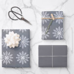 Vakantie Secular Sneeuwvlok op Grijs Coördinerend Inpakpapier Vel<br><div class="desc">Trendy maar toch mooie sneeuwvlokken op grijze vakantie cadeauvellen bevatten een stevig grijs vel voor een mooie presentatie. Geschikt voor elke vakantie of elk wintercadeau! Bedankt voor het zoeken; we waarderen uw bedrijf bij Paws Charming.</div>