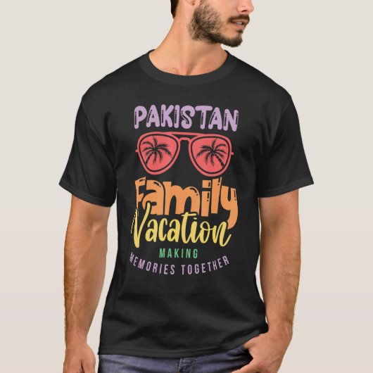 Vakantie voor de Pakistaanse familie T-shirt (Voorkant)