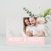 Vakantieknopkaart | Roze moderne kleding en helder Feestdagenkaart (Staand voorkant)