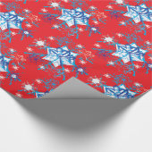 Vakantige rode en blauwe sneeuwvlokken en sterren cadeaupapier (Hoek)