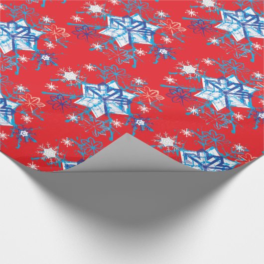 Vakantige rode en blauwe sneeuwvlokken en sterren cadeaupapier (Hoek)