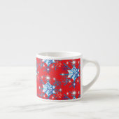 Vakantige rode en blauwe sneeuwvlokken en sterren espresso kop (Rechts)