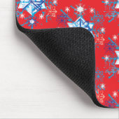 Vakantige rode en blauwe sneeuwvlokken en sterren muismat (Hoek)