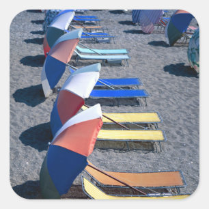 Vakantorstoelen op strand vierkante sticker