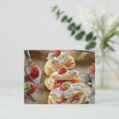 Vakken van aardbeigebak na het oversteken briefkaart (Staand voorkant)