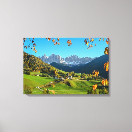 Val di Funes vallei met herfstbladeren canvas Afdruk (Voorkant)