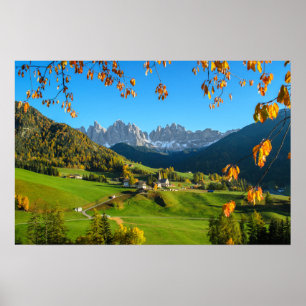 Val di Funes-vallei met herfstbladeren poster