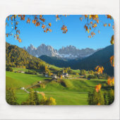 Val di Funes valley met herfstbladeren mousepad Muismat (Voorkant)