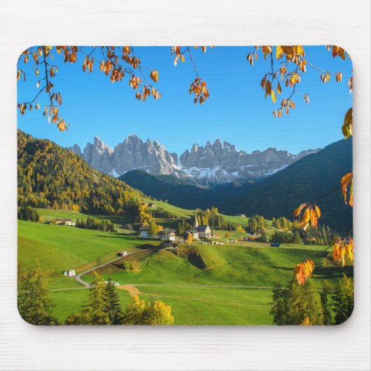 Val di Funes valley met herfstbladeren mousepad Muismat (Voorkant)