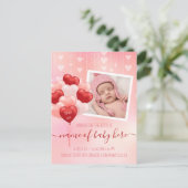 Valentijn Baby Hearts Balloons Februari Geboorteda Aankondigingskaart (Staand voorkant)