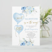 Valentijn Baby shower Jongensuitnodiging Kaart (Staand voorkant)