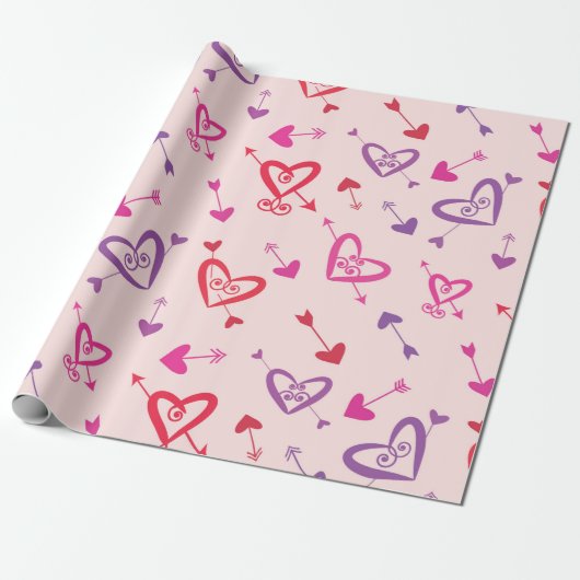 Valentijn Rood Roze Paarse Harten met Pijlen Cadeaupapier (Uitgerold)