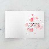 Valentijnsbeer met poten die een hart vormen kaart (Binnen)