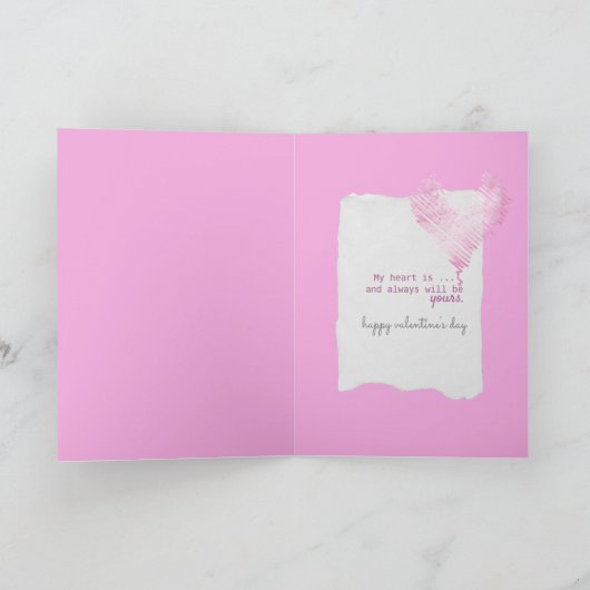 Valentijnscadeau snoephart in roze roos kaart (Binnen)