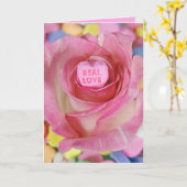 Valentijnscadeau snoephart in roze roos kaart (Gele Bloem)