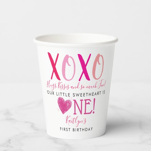 Valentijnsdag 1e verjaardag Hugs & Kisses (XOXO) Papieren Bekers (Achterkant)
