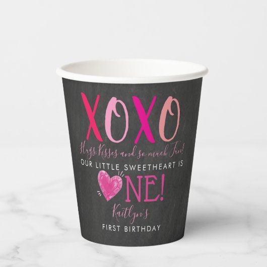 Valentijnsdag 1e verjaardag Hugs & Kisses (XOXO) Papieren Bekers (Voorkant)
