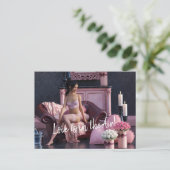 Valentijnsdag Beauty in Lingerie op de bank Briefkaart (Staand voorkant)