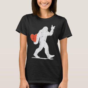 Valentijnsdag Bigfoot Rock Heart Sasquatch Dames T-shirt