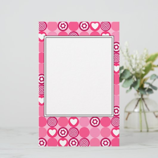Valentijnsdag Cute Roze Hart- en Bloemstippenpatro Briefpapier (Staand voorkant)