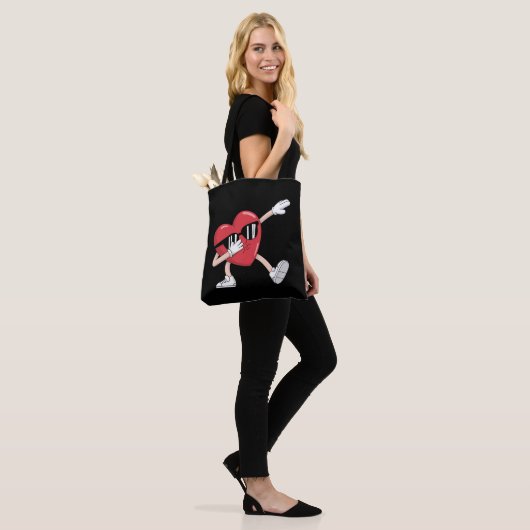 Valentijnsdag Funny Boys Girls Dabbing Heart Tote Bag (Op model)